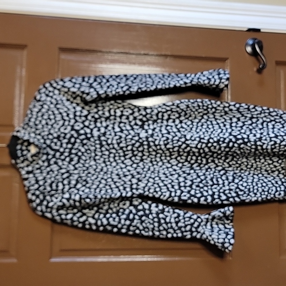Michael Kors-Shimmery blk/gray animal print dress with bell sleeves Size XS. - Picture 10 of 15